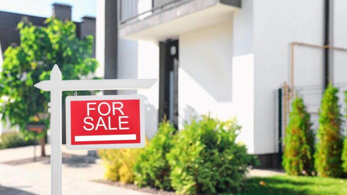 API Aug26 QPE market decline House for sale in a falling Brisbane and regional market